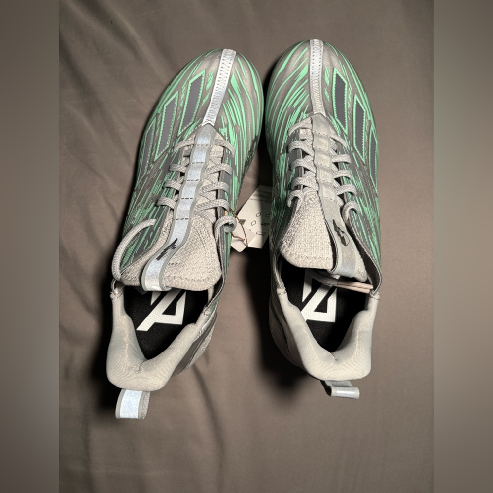 adizero 12.0 flash football cleats silver NWT men’s size 9.5 no box - Picture 3 of 7